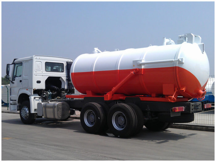 HOWO Suction Sewage Truck 3