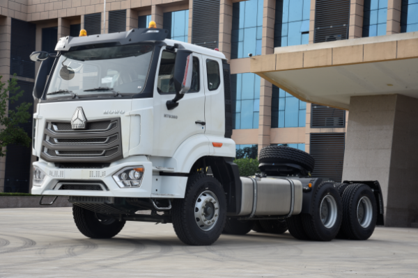 Sinotruck HOWO E7 6X4 Tractor