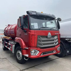 sinotruk howowaste water suction truck