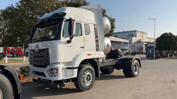 4x2 LNG TRACTOR-2000L CYLINDER